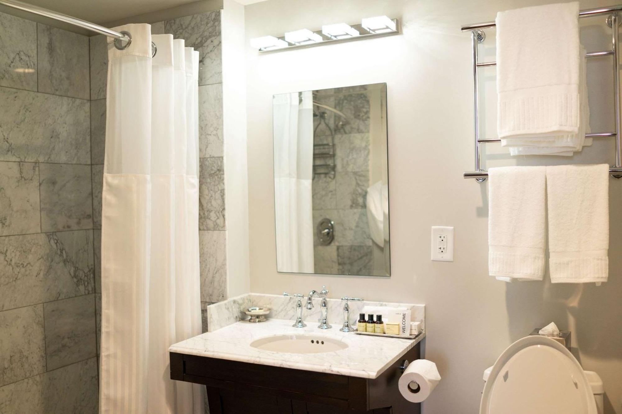 The Esquire Hotel Downtown Gastonia, Ascend Hotel Collection Екстериор снимка